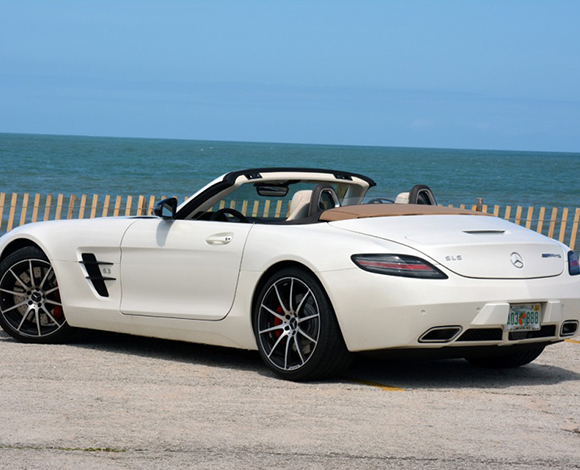 اختر مرسيدس بينز SLS AMG GT Roadster لأنها سيارة لا تقاوم